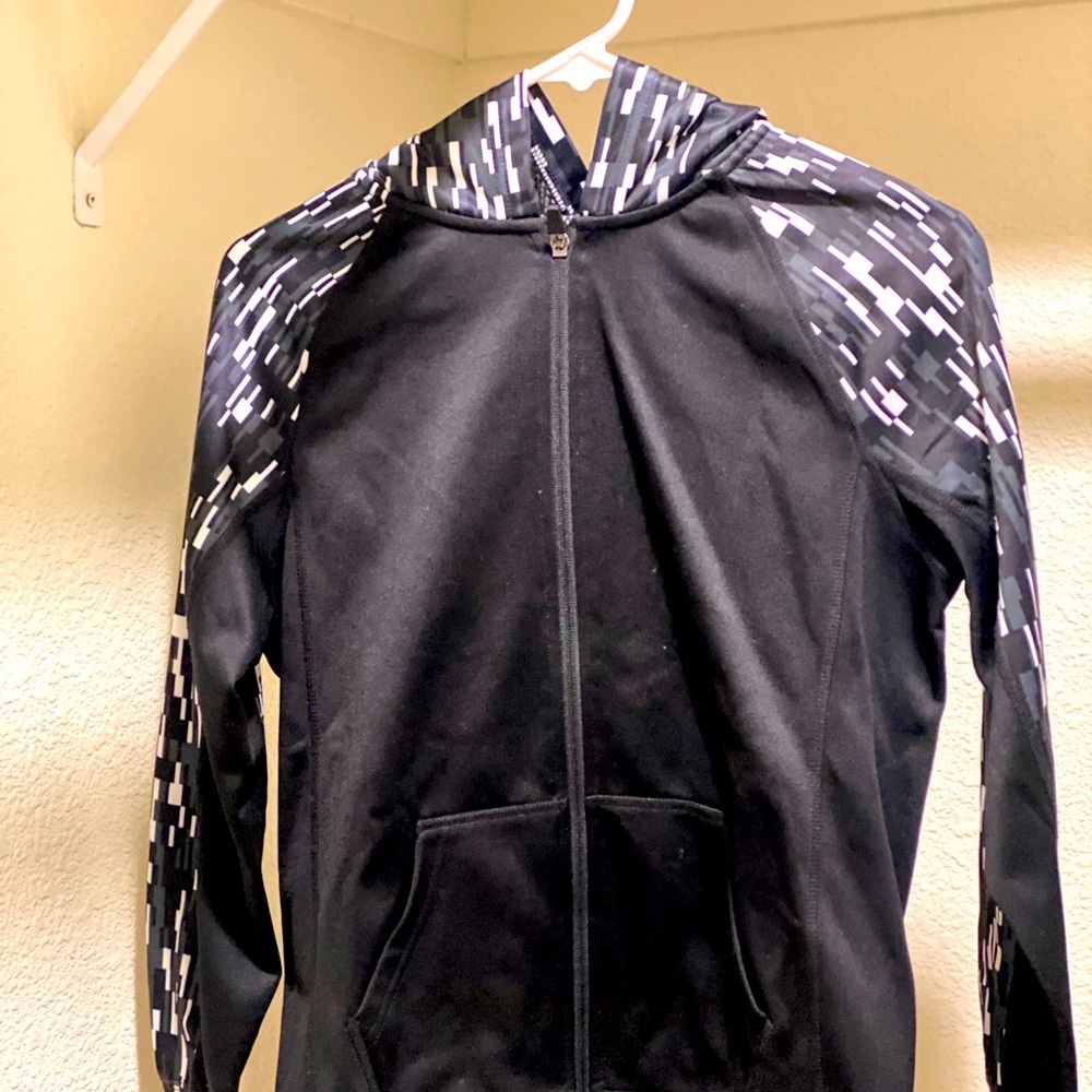 Black athletic jacket ⚫️